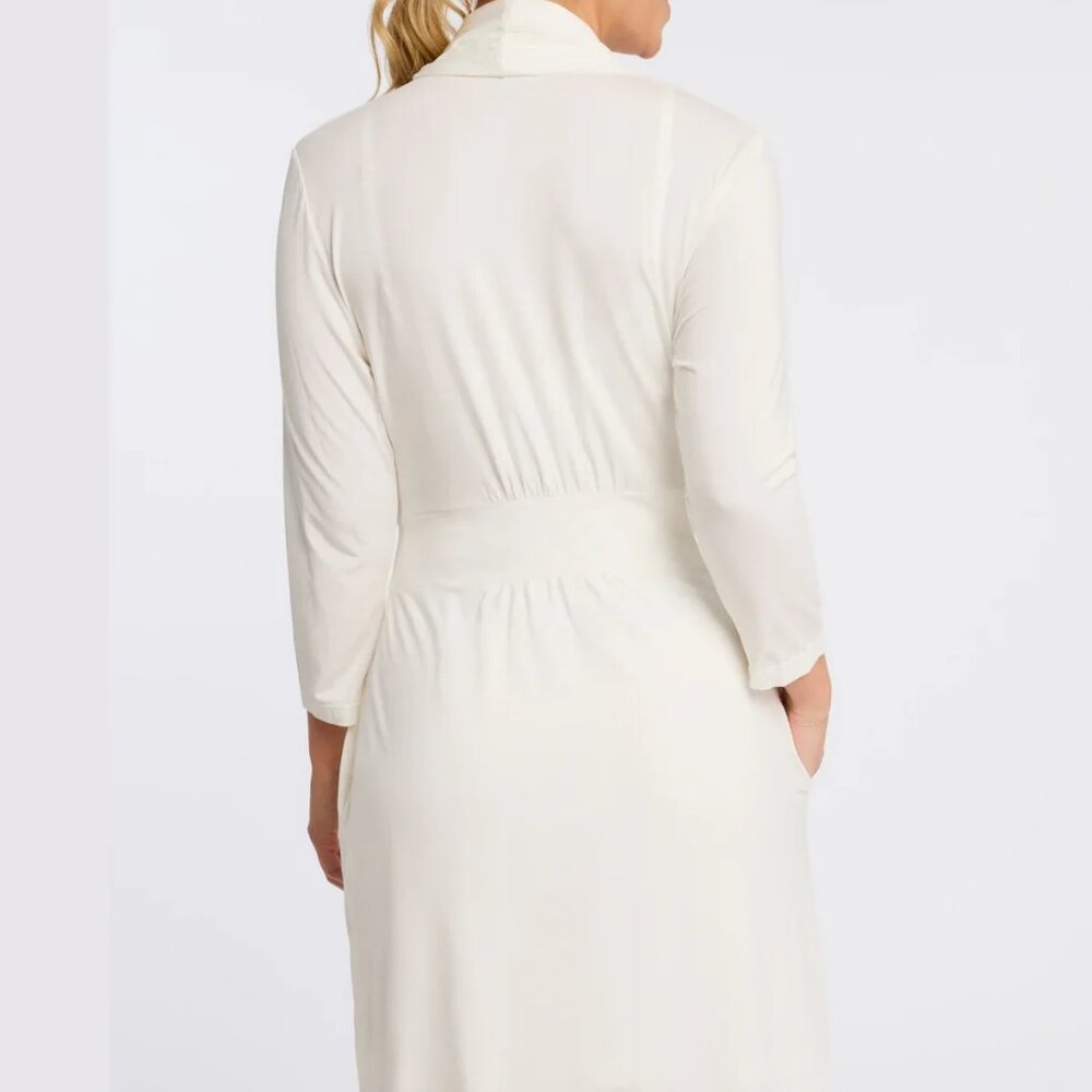 Iconic Robe - Picture 2 of 2
